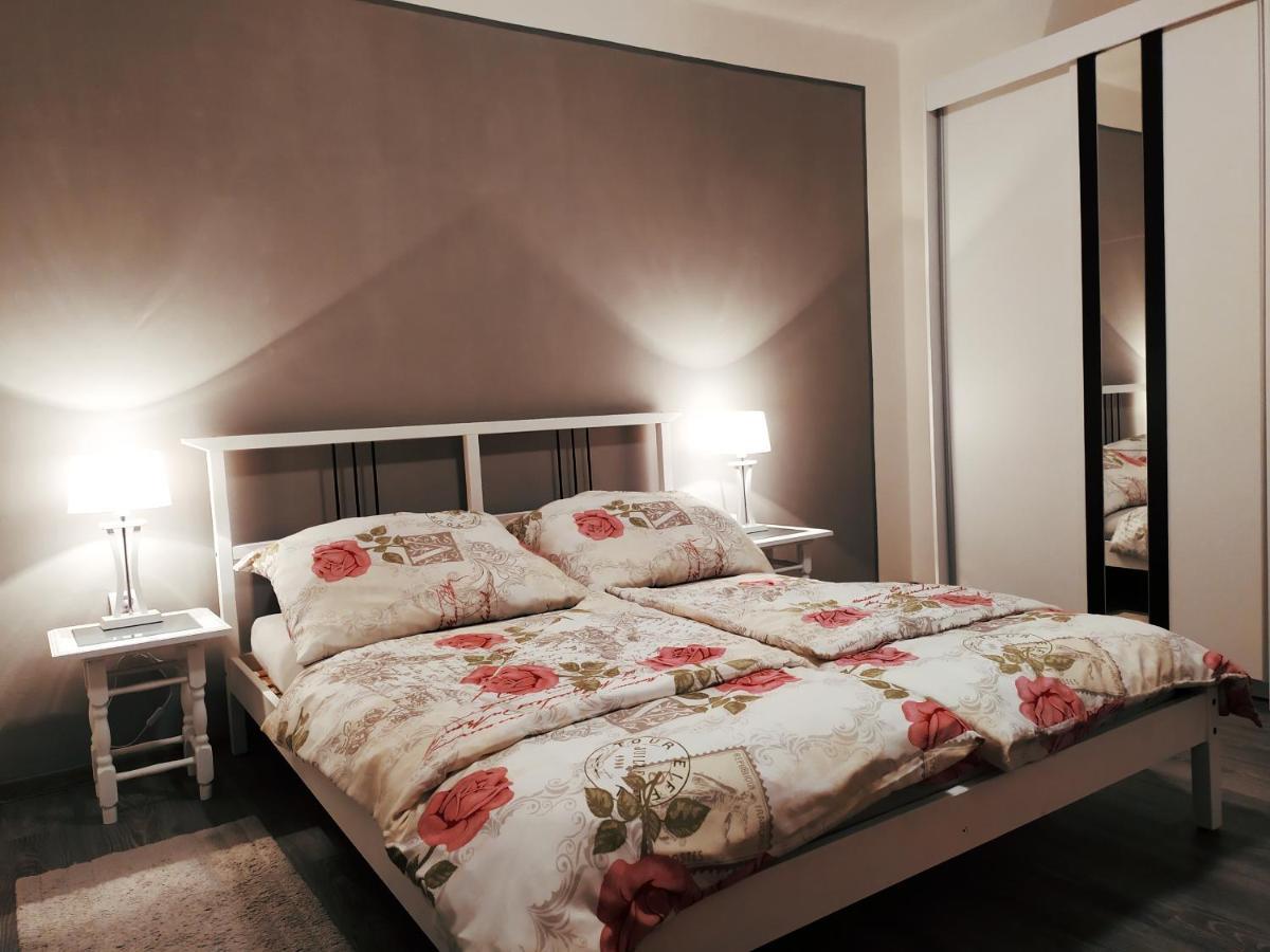 Byt Puskinova Appartement Hradec Králové Buitenkant foto